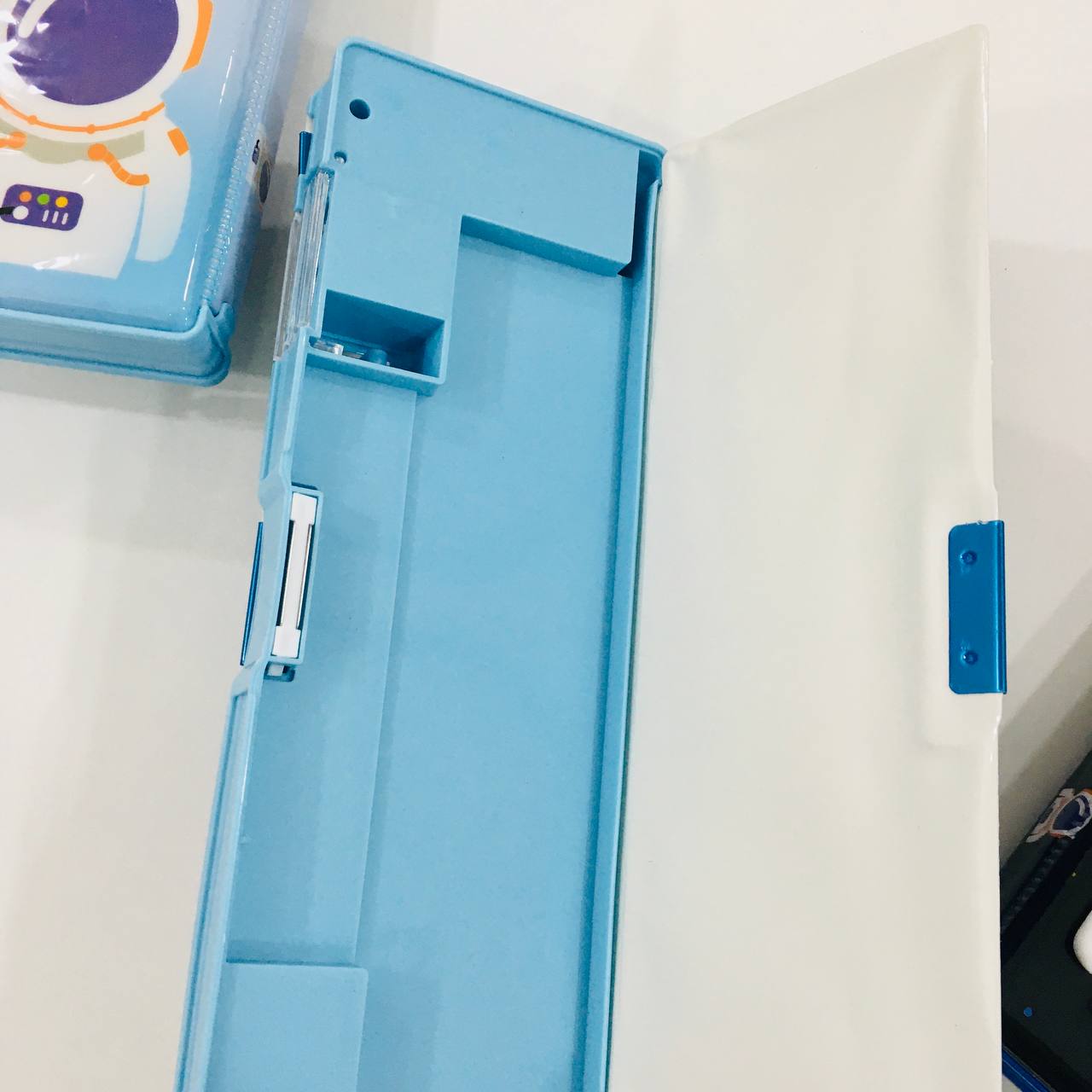 جامدادی آهنربایی فضانورد